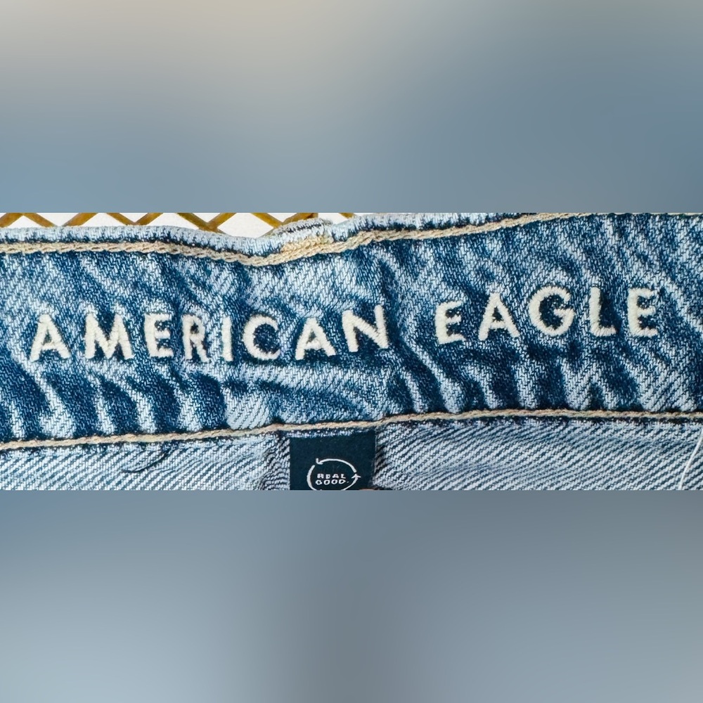 American Eagle Super High-Waisted Baggy Wide-Leg Jeans — Size 4R - Picture 7 of 7